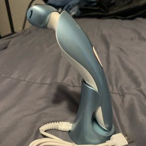 Brori wet/dry electric razor